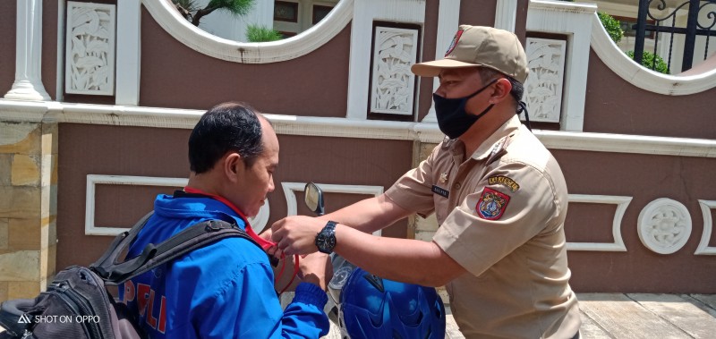 Kecamatan Singorojo Memberi Edukasi Pengguna Jalan