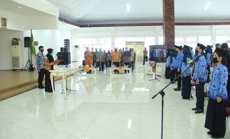 PEMKAB KENDAL GELAR SUMPAH JANJI JABATAN PNS