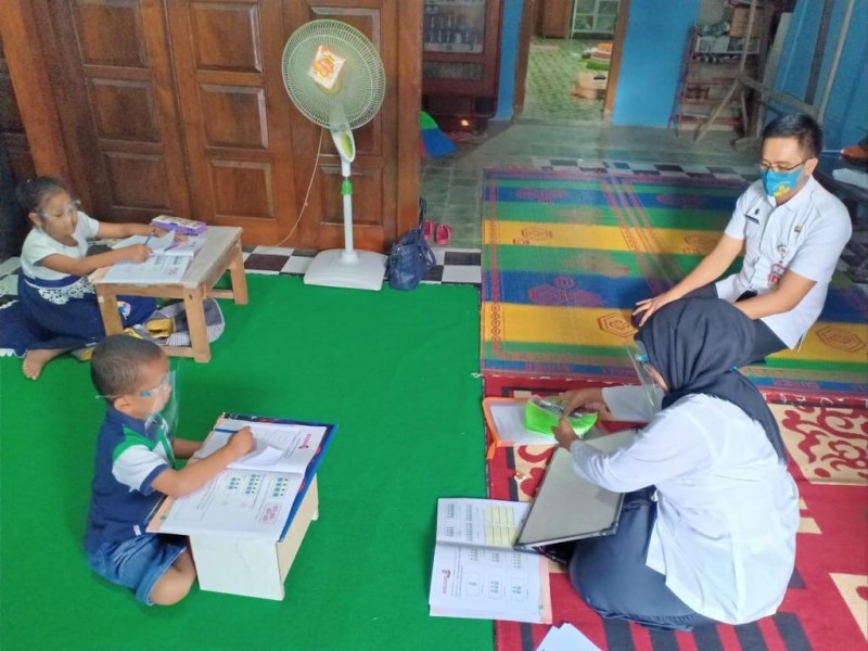 KADISDIK APRESIASI INOVASI CARA MENGAJAR GURU SDN 01 GALIH