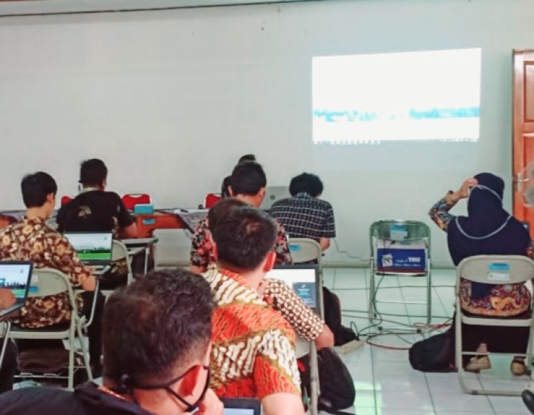 DISPERMASDES KENDAL SOSIALISASIKAN APLIKASI SISKEUDES ONLINE