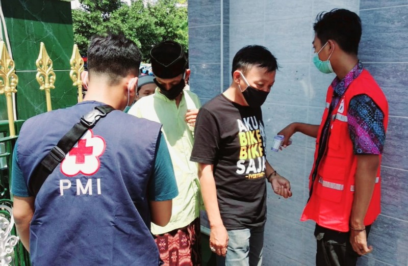 TIM GUGUS TUGAS COVID-19 KENDAL TERUS INGATKAN WARGA PAKAI MASKER