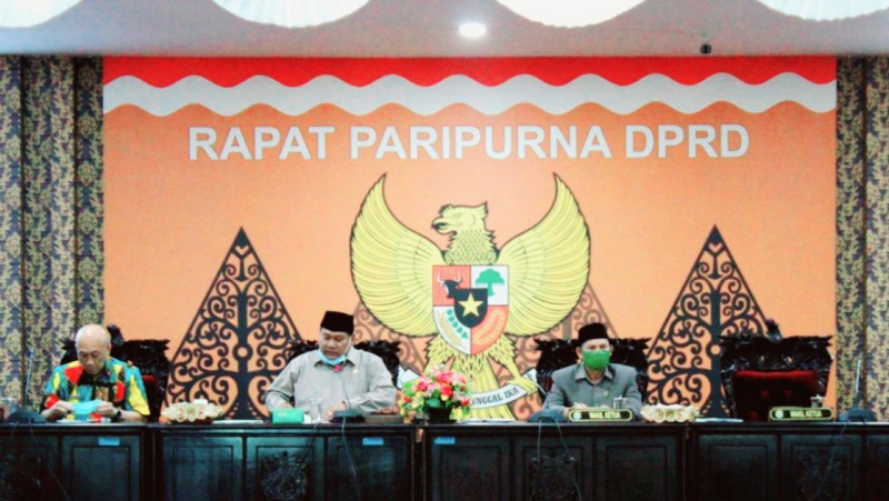 RAPAT PARIPURNA DPRD, WAKIL BUPATI KENDAL SAMPAIKAN RPAPBD ANGGARAN 2020