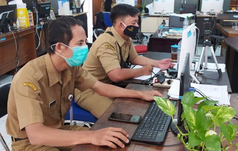 ASN DISKOMINFO KENDAL TINGKATKAN KOMPETENSI JURNALISTIK MELALUI JARKOM