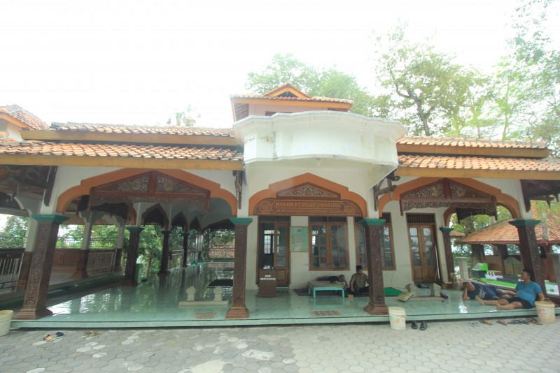 Wisata Religi Kaliwungu Bukit Jabal Makam Kiai Guru