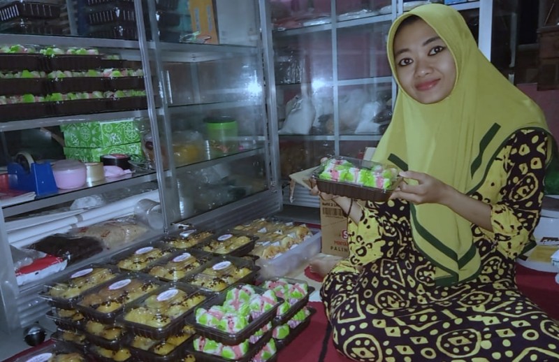 MARIA ULFAH MENAMBAH OMSET PENDAPATAN MELALUI INOVASI PRODUK