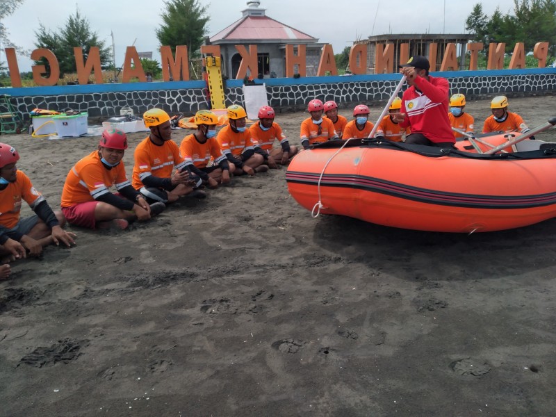 16 Anggota Baznas Tanggap Bencana Resmi Miliki Kemampuan Water Rescue