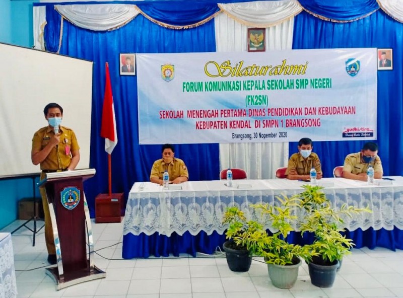 Kadisdikbud Kendal Melakukan Pembahasan Rencana Pembelajaran Tatap Muka