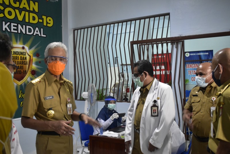 Gubernur Jateng Meninjau Proses Vaksinasi Di Kabupaten Kendal