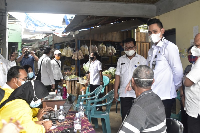 Bupati Kendal Turun Langsung ke Lokasi untuk Pantau Perkembangan Vaksinasi