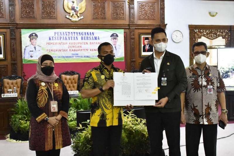 Pengembangan Smart City, Bupati Kendal MoU dengan Kabupaten Batang
