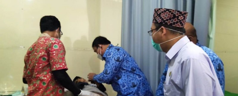 Berikan Semangat pada Peserta Khitan Massal dan Motivasi Kepada Perawat