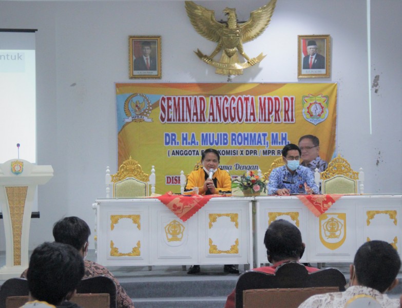 ANGGOTA DPR RI BERSAMA DISPORAPAR KENDAL GELAR SEMINAR KEPARIWISATAAN