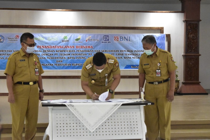 Tingkatkan Pengembangan Ekonomi, Bupati Kendal MoU dengan Digital Platform