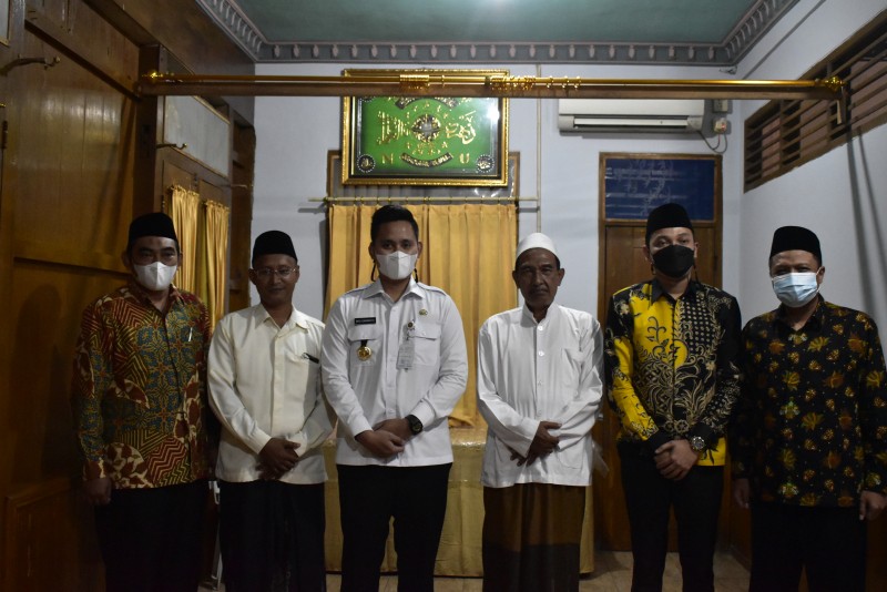 Bupati Memberi Dukungan Bantuan Pembangunan Mushola Pondok Pesantren