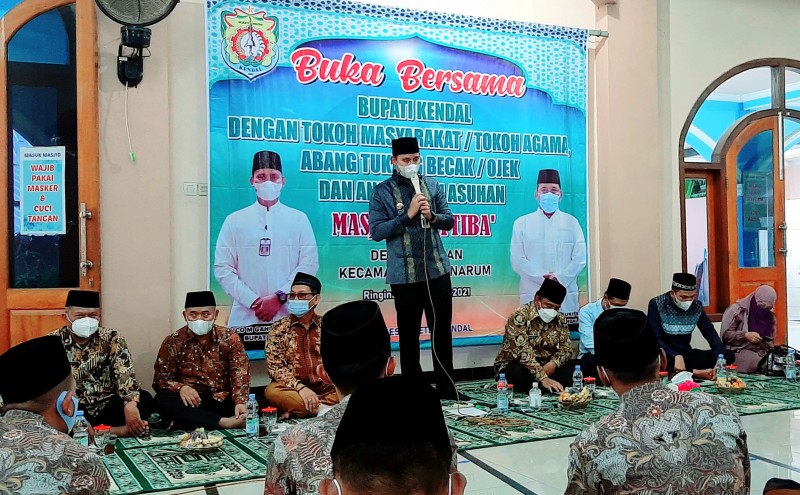 Safari Ramadhan di Desa Caruban, Bupati Kendal Ingatkan untuk Perketat PPKM