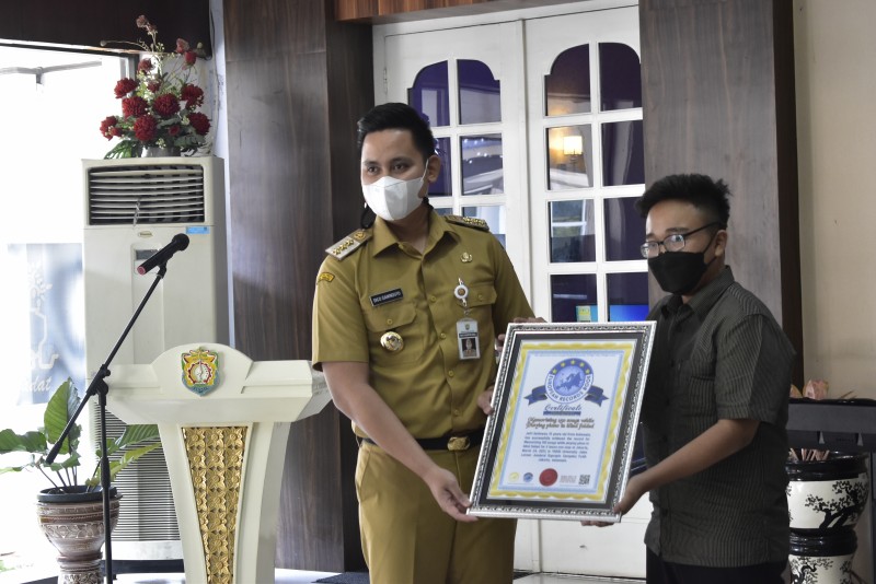 Bupati Kendal Memberikan Apresiasi Tinggi Pada Pianis Jefri