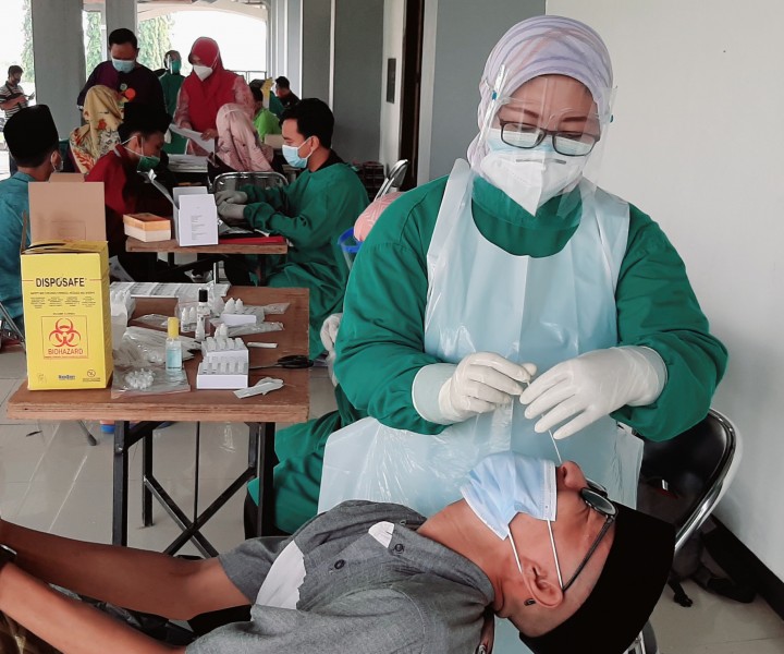 Pemkab Kendal Fasilitasi Para Santri Rapid Antigen dan Armada Gratis