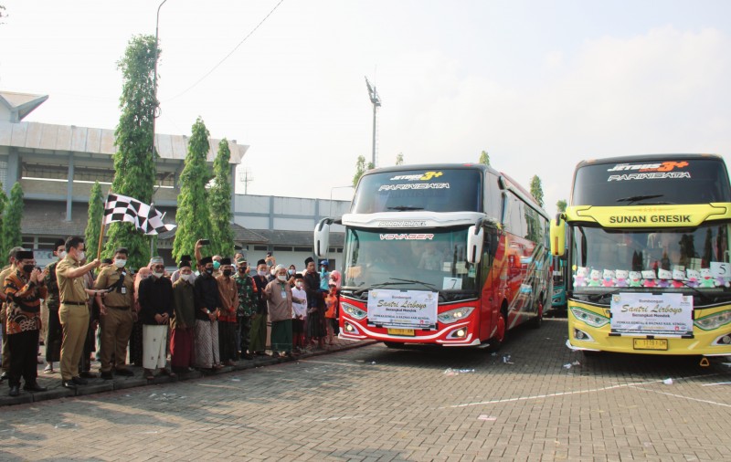 Bupati Dico Lepas Keberangkatan Santri Kembali Ke Ponpes