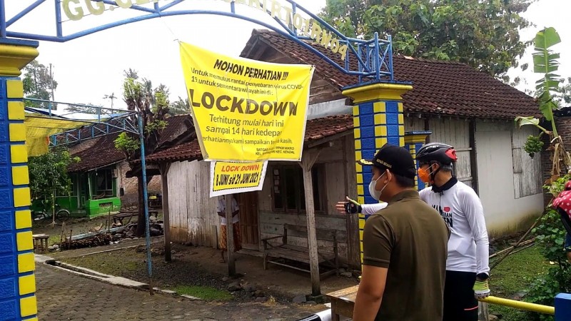Bupati Kendal Dampingi Gubernur Jawa Tengah Cek Keadaan Warga Karang Sari