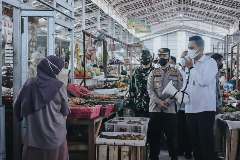 Masih Banyak Pelanggar Prokes, Bupati Dico Sidak Pasar Tradisional