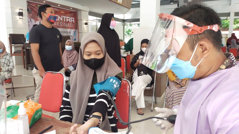 Serbuan Vaksinasi dengan Usia Minimal 12 tahun Tersebar di 5 Lokasi