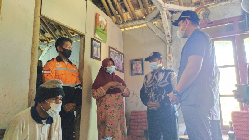 Bupati Kendal Berikan Dukungan Medis Kepada Keluarga Ibu Sri