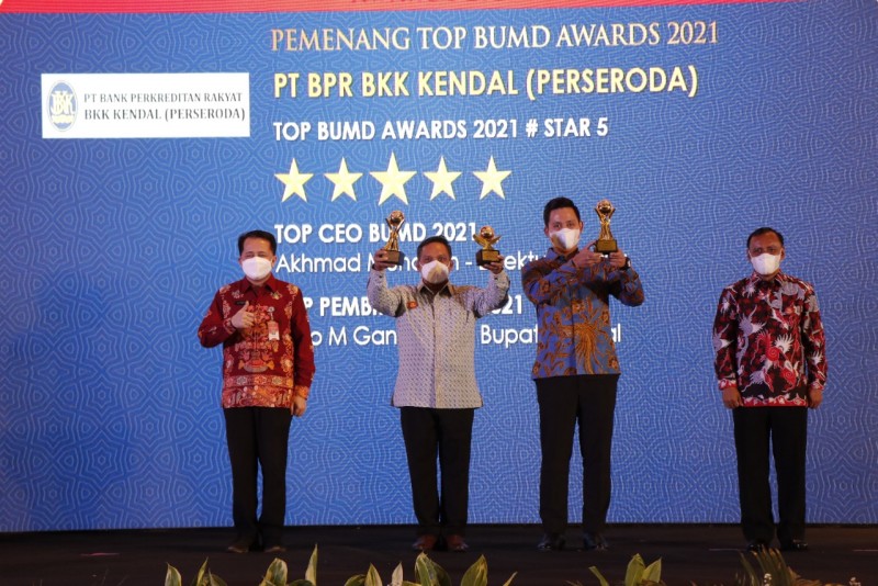 Bupati Kendal Meraih TOP Pembina BUMD 2021