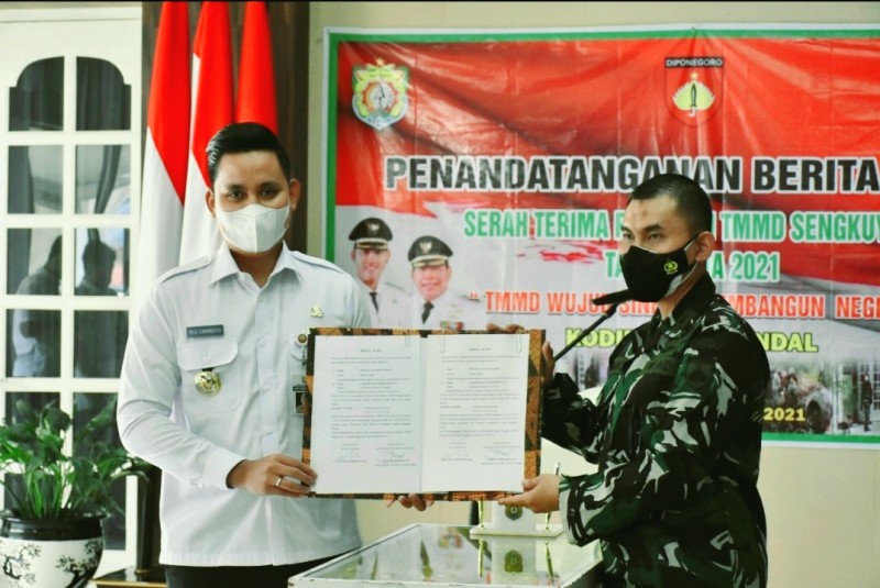 Bupati Kendal Melakukan Penandatanganan Berita Acara TMMD Tahap III TA 2021