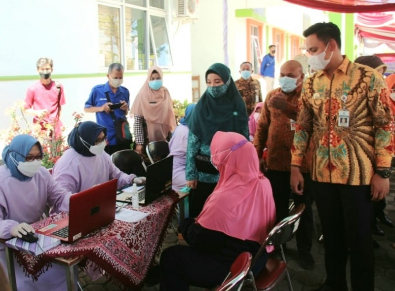 Bupati Kendal dan Ketua TP PKK Kendal Mencanangkan Vaksinasi Bagi Ibu Hamil