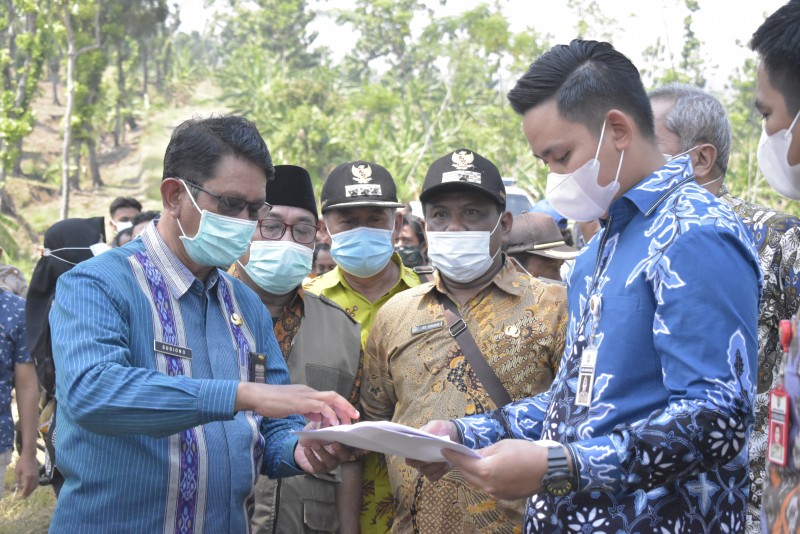Bupati Cek Perkembangan Proyek Jalur Penghubung 2 Kecamatan
