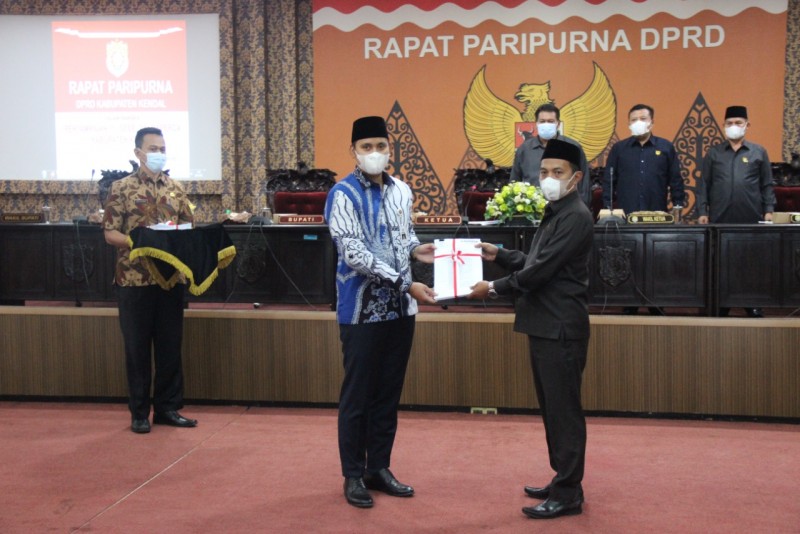 Rapat Paripurna DPRD Kendal Sampaikan 11 Raperda