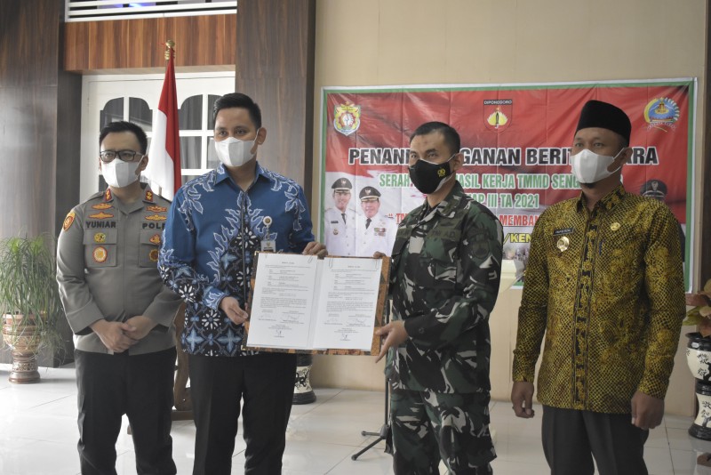 Serah Terima Hasil TMMD Sengkuyung Tahap III TA 2021