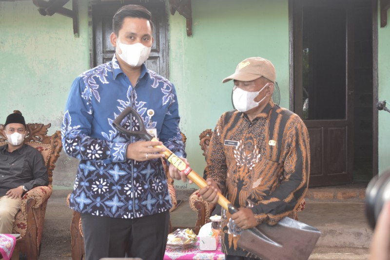 Bupati Kendal Membuka Kegiatan Padat Karya TA 2021 di Desa Jungsemi