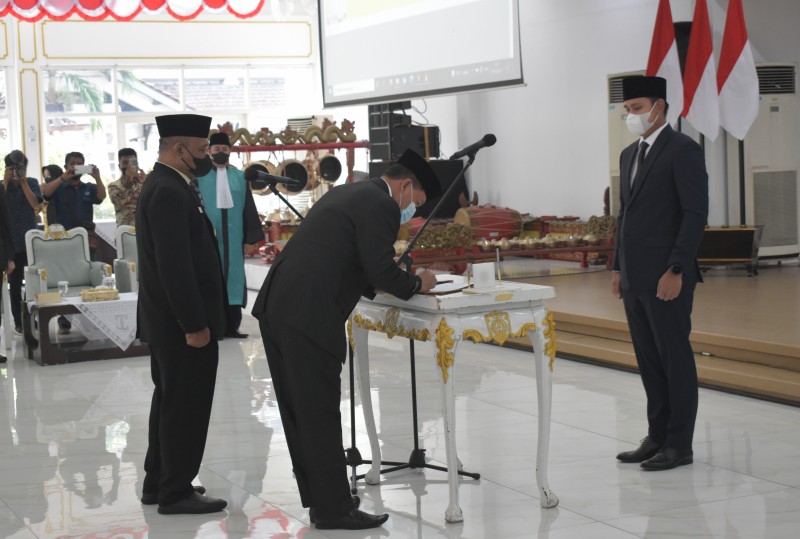 Pelantikan Pejabat Eselon II, Bupati Dico Minta OPD Bekerja Kolaboratif