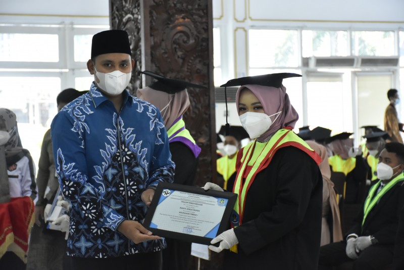 Bupati Kendal Hadiri Wisuda STIKES Kendal ke - XVII