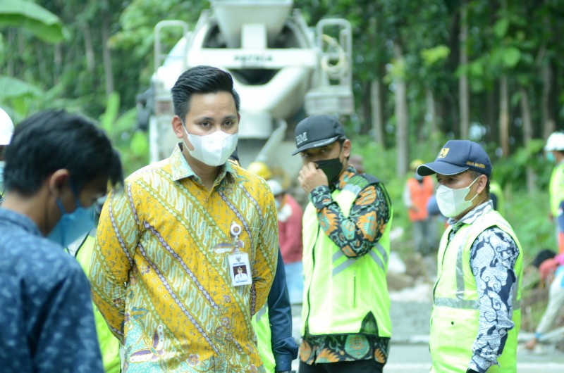 Bupati Kendal Meninjau Perkembangan Dua Pembangunan Daerah