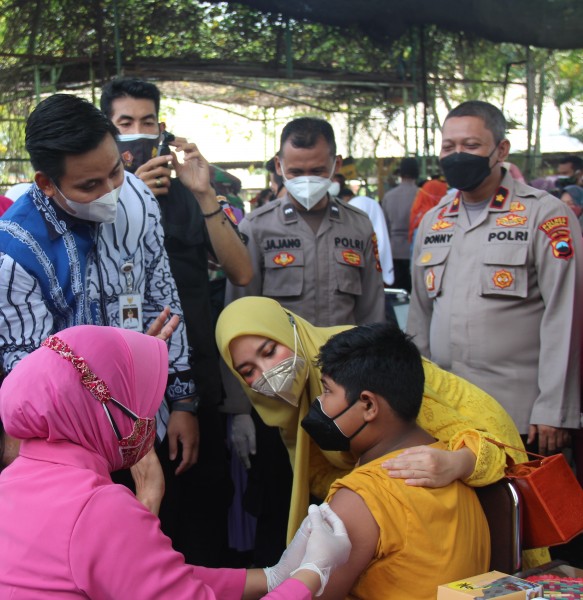 Bupati Kendal Bersama Forkopimda Tinjau Pelaksanaan Vaksinasi Anak