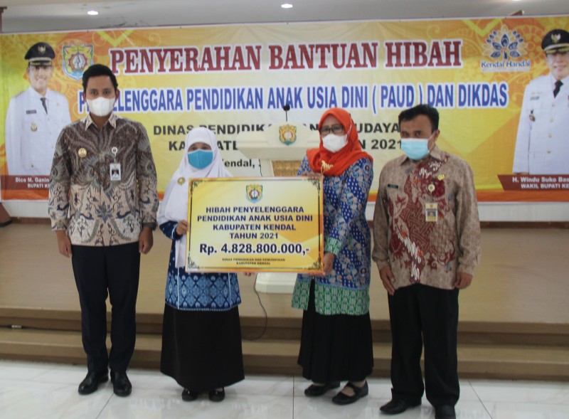 Pemkab Kendal Berikan Bantuan Dana Hibah Kepada Guru Paud