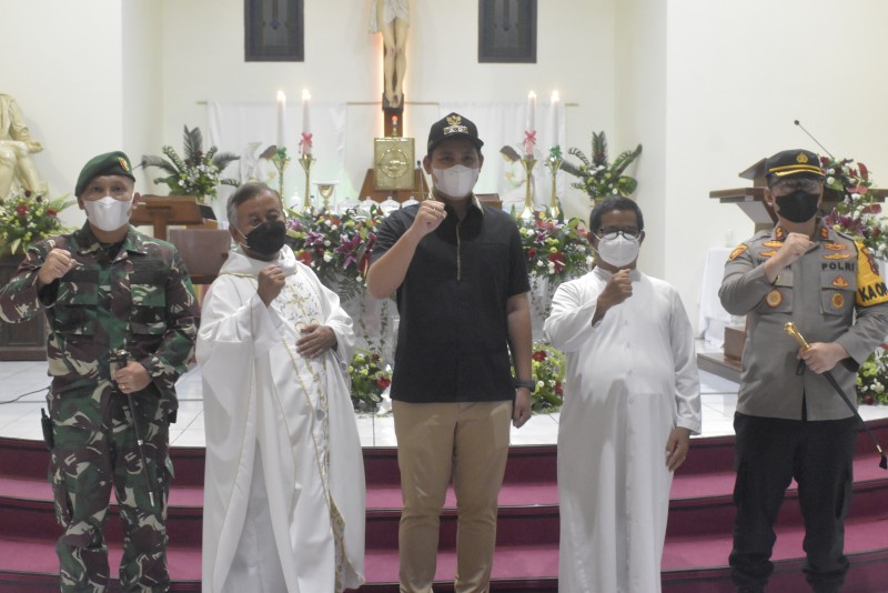 Bupati Kendal Melakukan Monitoring pada Gereja dan Pos Penjagaan