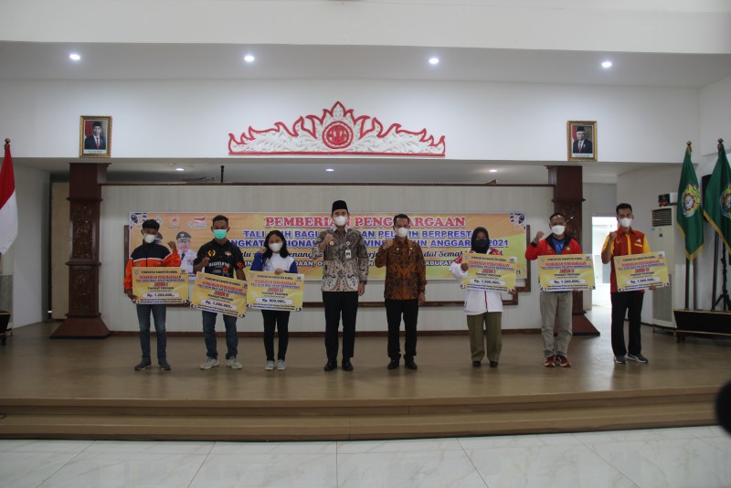 Pemkab Kendal Berikan Penghargaan Bagi Para Atlet dan Pelatih Berprestasi