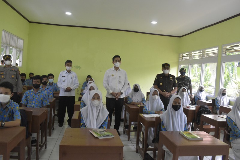 Bupati Lakukan Monitoring pada Penerapan PTM 100 Persen