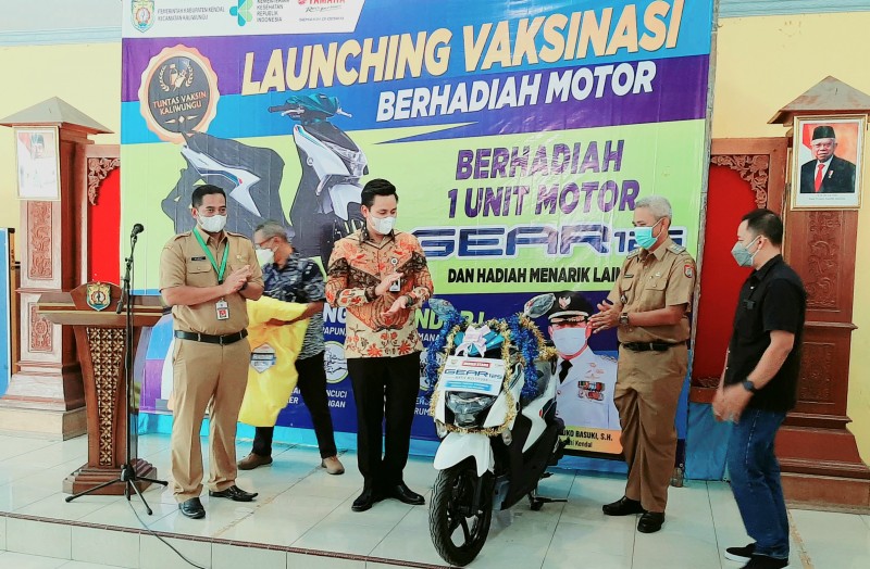 Bupati Dico Launching Program Vaksinasi Tuntas Berhadiah