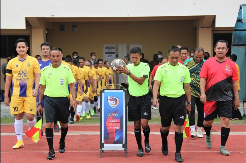 Pemkab Kendal dan Pemkot Semarang Jalin Kebersamaan Melalaui Sepak Bola