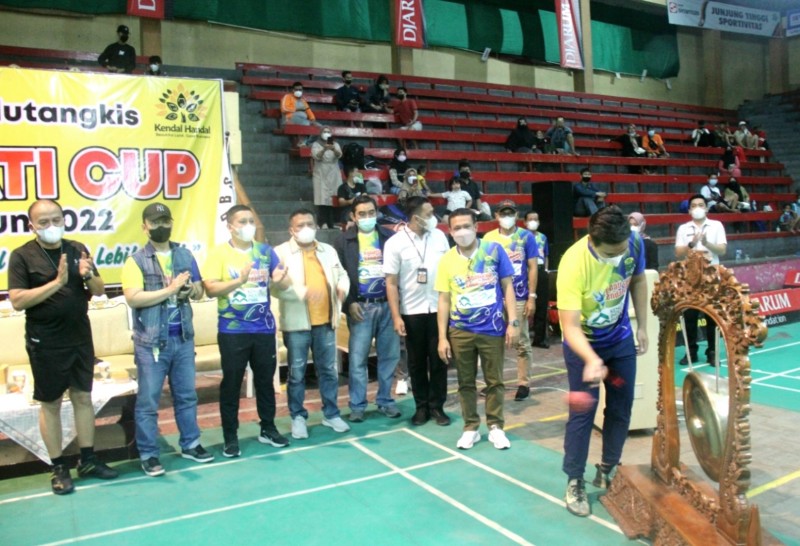 Bupati Dico Membuka Kejuaraan Bulutangkis Bupati Cup Tahun 2022