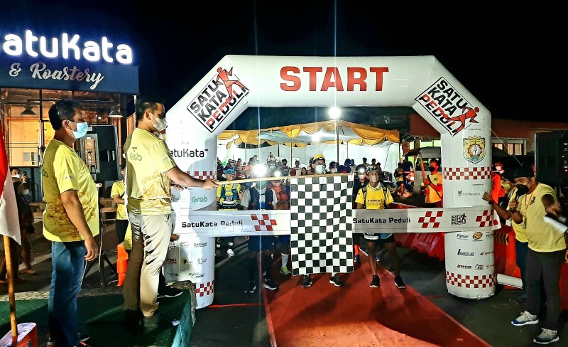 Bupati Dico Melepas Pemberangkatan Peserta Marathon Charity Run