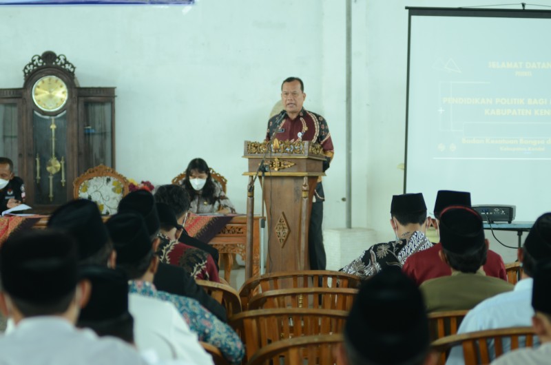 Badan Kesbangpol Memberikan Pendidikan Politik kepada Para Santri