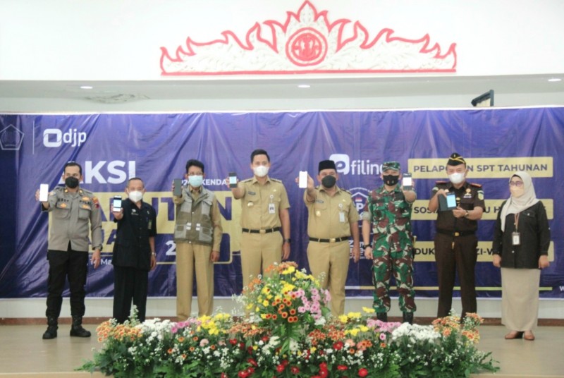 Pemkab Kendal dan KPP Batang Melakukan Aksi Panutan Pajak
