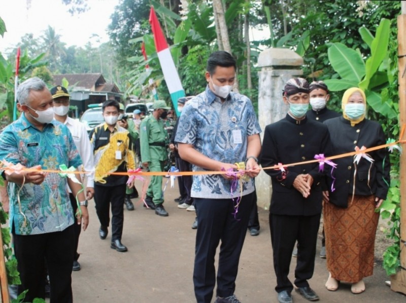 Bupati Dico Monev BKK Dusun di Desa Cacaban dan Sukomangkli