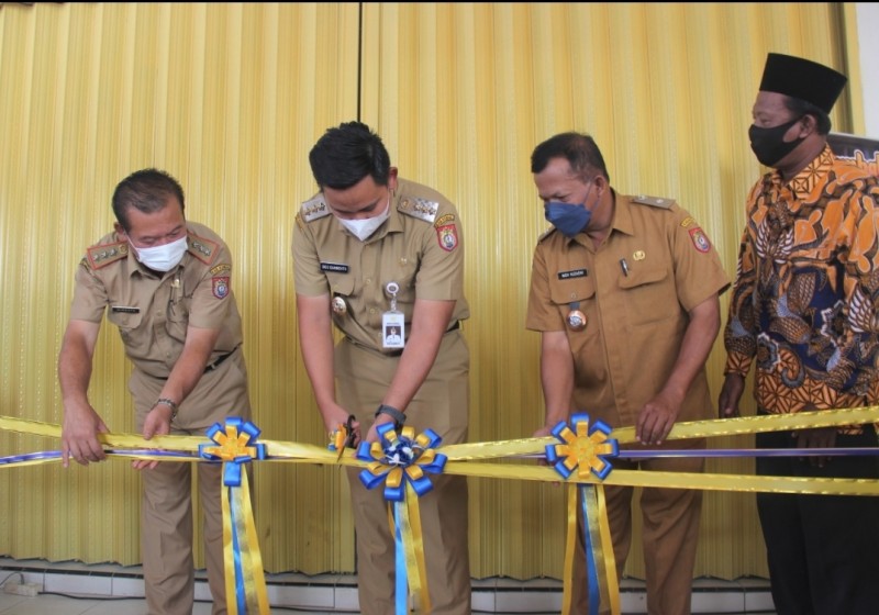Bupati Dico Resmikan Unit Usaha BUMDes di Desa Ngasinan