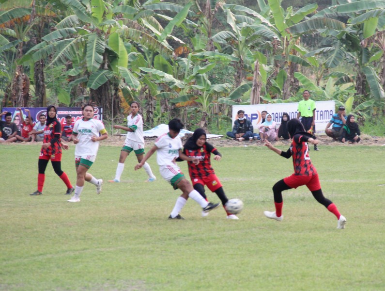 Laga Persahabatan Sepak Bola, Persik Kendal Putri Kalahkan PFK Pekalongan